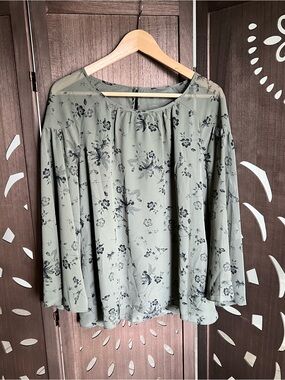 Kensie Olive Green Floral Peasant Tunic